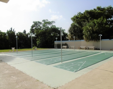 309 Circle Drive S - Photo Thumbnail 32