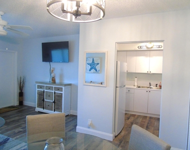 309 Circle Drive S - Photo Thumbnail 5