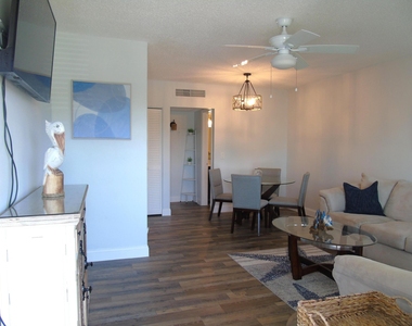309 Circle Drive S - Photo Thumbnail 2