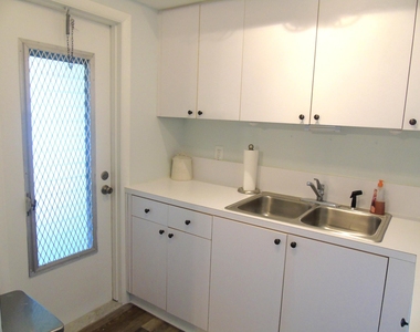309 Circle Drive S - Photo Thumbnail 12