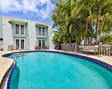 2708 Ne 14th Street Causeway - Photo Thumbnail 3