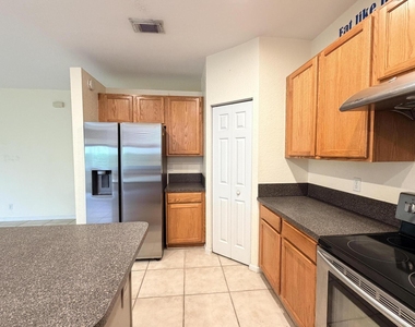 2789 S Evergreen Circle - Photo Thumbnail 4