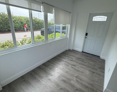 1830 Garfield Street - Photo Thumbnail 15