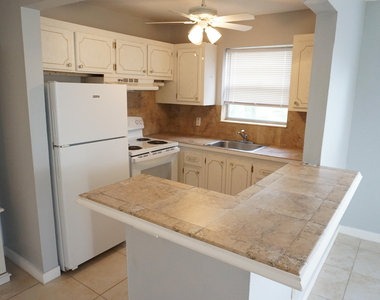 298 Windsor M - Photo Thumbnail 1