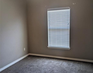 3400 Lyric Street - Photo Thumbnail 11