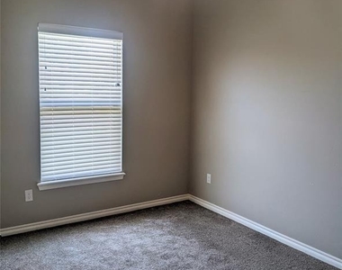 3400 Lyric Street - Photo Thumbnail 13