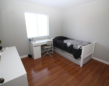 1396 Banyan Way - Photo Thumbnail 10