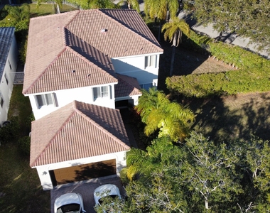 1396 Banyan Way - Photo Thumbnail 2