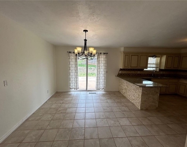 908 East Drive - Photo Thumbnail 6