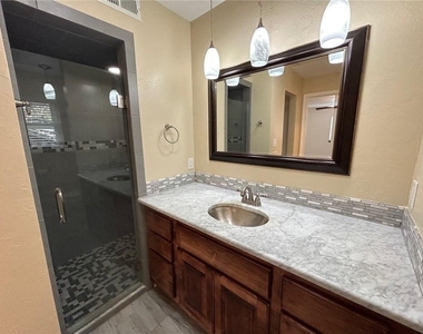 908 East Drive - Photo Thumbnail 16