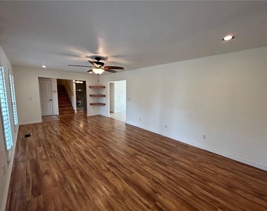 908 East Drive - Photo Thumbnail 5