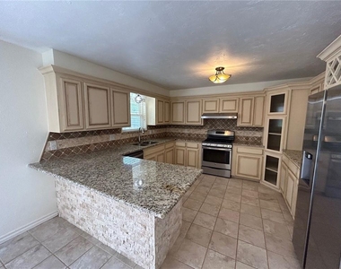 908 East Drive - Photo Thumbnail 7