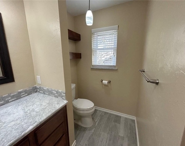 908 East Drive - Photo Thumbnail 17