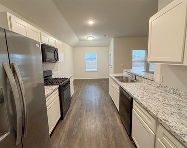 1109 S Appaloosa Lane - Photo Thumbnail 3