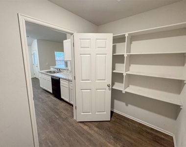1109 S Appaloosa Lane - Photo Thumbnail 4
