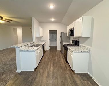 1109 S Appaloosa Lane - Photo Thumbnail 5