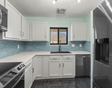 412 Southwind Drive - Photo Thumbnail 15