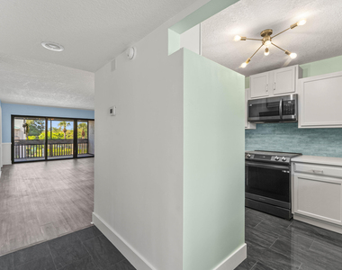 412 Southwind Drive - Photo Thumbnail 12