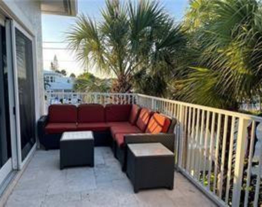 4564 El Mar Drive - Photo Thumbnail 10
