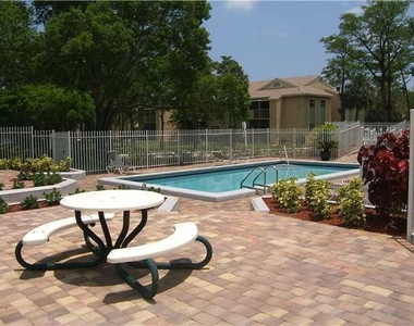 640 Cypress Club Way - Photo Thumbnail 23