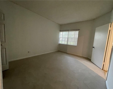640 Cypress Club Way - Photo Thumbnail 13