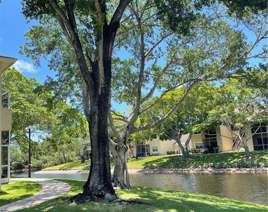 640 Cypress Club Way - Photo Thumbnail 10