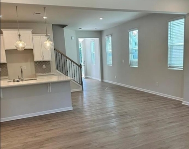 8122 Overmeadow Lane - Photo Thumbnail 5