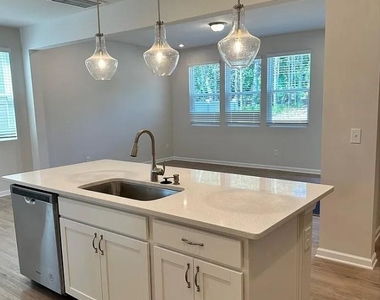 8122 Overmeadow Lane - Photo Thumbnail 4
