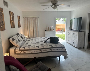 1420 N 70th Avenue - Photo Thumbnail 22