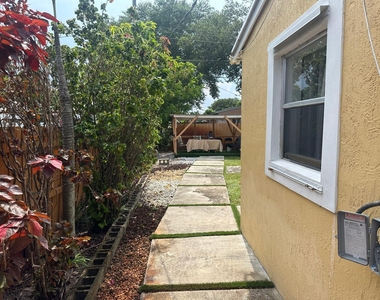 1420 N 70th Avenue - Photo Thumbnail 24