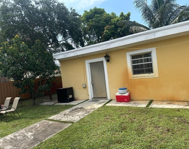 1420 N 70th Avenue - Photo Thumbnail 25