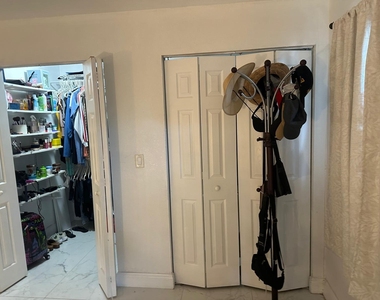 1420 N 70th Avenue - Photo Thumbnail 10