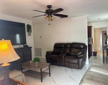 1420 N 70th Avenue - Photo Thumbnail 23