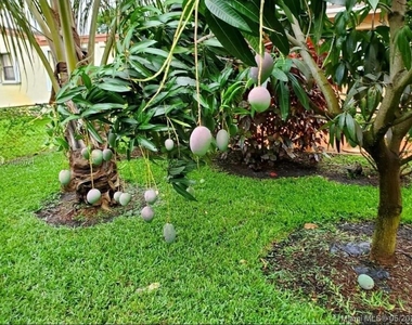 1420 N 70th Avenue - Photo Thumbnail 7