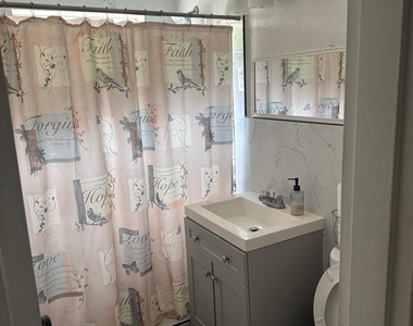 1420 N 70th Avenue - Photo Thumbnail 14