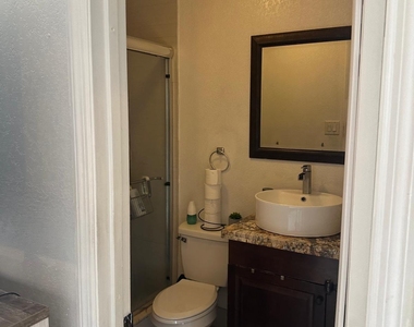 1420 N 70th Avenue - Photo Thumbnail 12