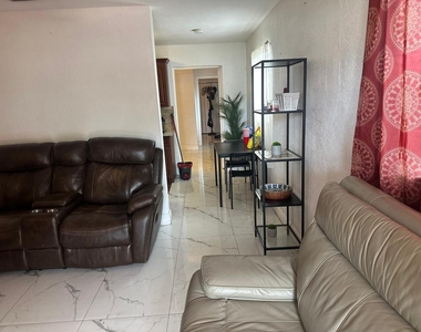 1420 N 70th Avenue - Photo Thumbnail 9