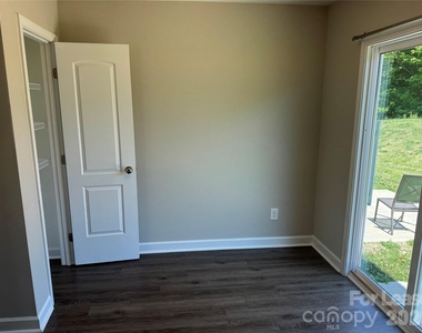 211 N Oak Street - Photo Thumbnail 6