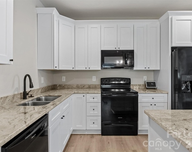 3130 Celia Avenue - Photo Thumbnail 9