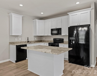 3130 Celia Avenue - Photo Thumbnail 8