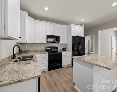 3130 Celia Avenue - Photo Thumbnail 5
