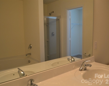 4511 Trunk Bay Drive - Photo Thumbnail 11