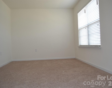 4511 Trunk Bay Drive - Photo Thumbnail 7