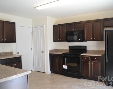 4511 Trunk Bay Drive - Photo Thumbnail 5