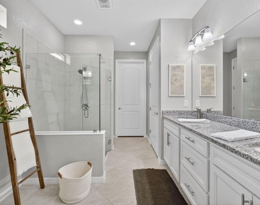 540 Se Monet Drive - Photo Thumbnail 6