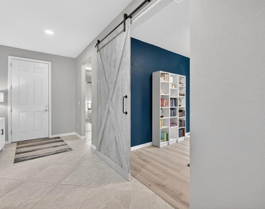 540 Se Monet Drive - Photo Thumbnail 3