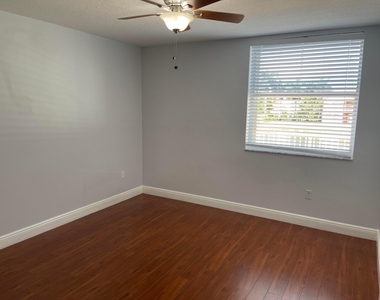 9828 Stover Way - Photo Thumbnail 11