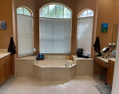 9828 Stover Way - Photo Thumbnail 15