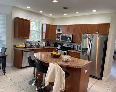 9828 Stover Way - Photo Thumbnail 6