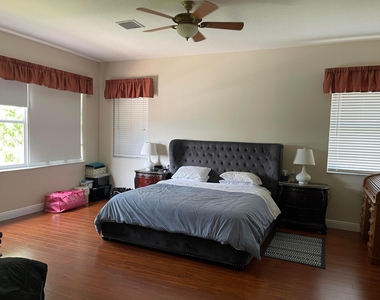 9828 Stover Way - Photo Thumbnail 14